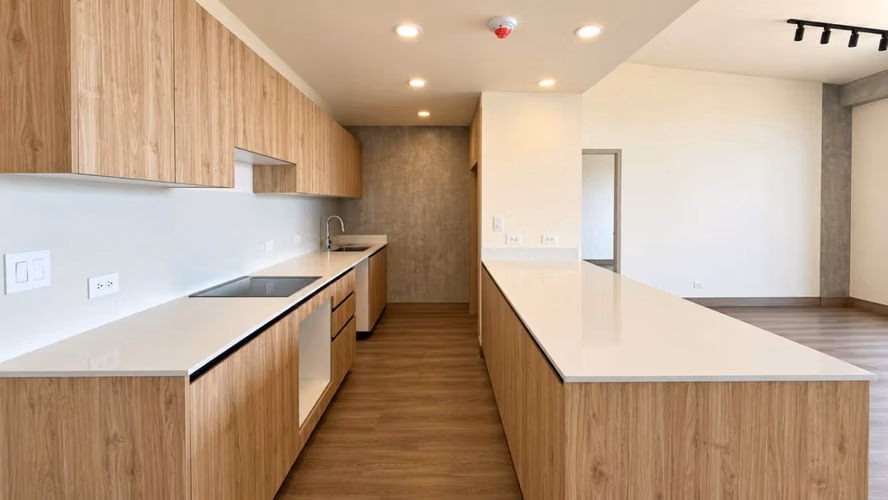 Venta de apartamento (penthouse) en torre de la Sabana con línea blanca
