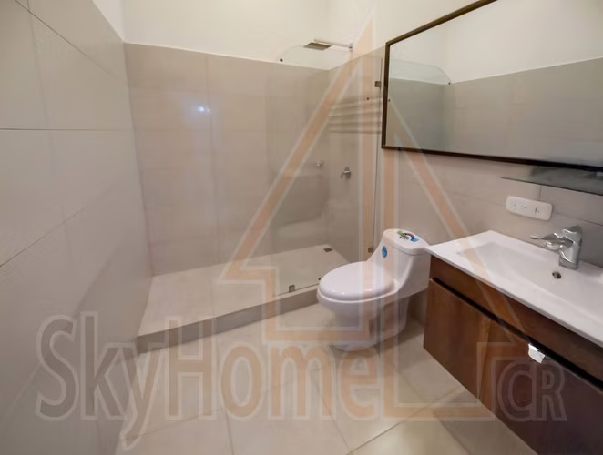 50 / Casa / Alquiler / Guachipelín Norte / 2 hab / 2 Parqueos / Seguro - Imagen 10