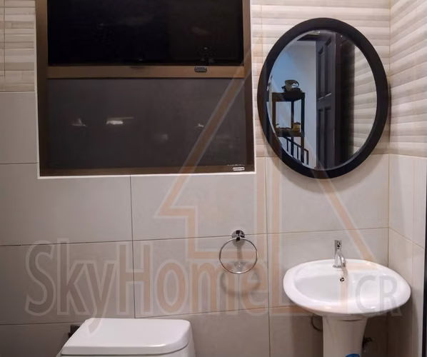 50 / Casa / Alquiler / Guachipelín Norte / 2 hab / 2 Parqueos / Seguro - Imagen 9