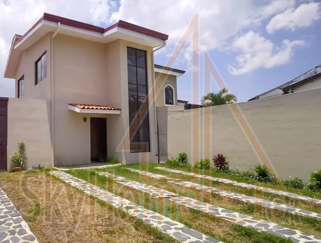 50 / Casa / Alquiler / Guachipelín Norte / 2 hab / 2 Parqueos / Seguro - Imagen 17