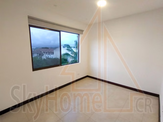 50 / Casa / Alquiler / Guachipelín Norte / 2 hab / 2 Parqueos / Seguro - Imagen 7