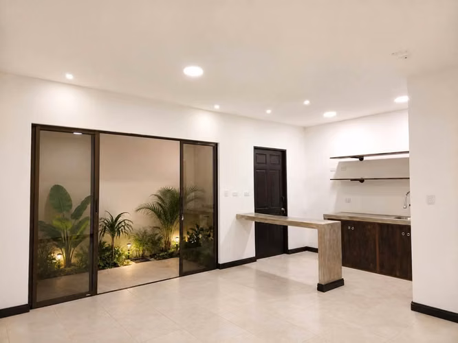 50 / Casa / Alquiler / Guachipelín Norte / 2 hab / 2 Parqueos / Seguro - Imagen 4