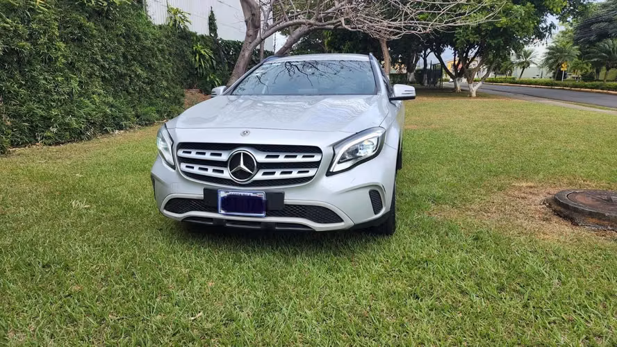 Mercedes-Benz GLA 180 2018 | Turbo | Automático | Full Extras