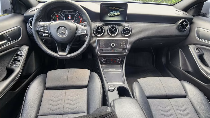 Mercedes-Benz GLA 180 2018 | Turbo | Automático | Full Extras
