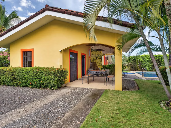 Casa Martín Pescador | Casa con piscina, 3 hab y 2.5 baños a pie de la playa en Las Palmas - Imagen 9