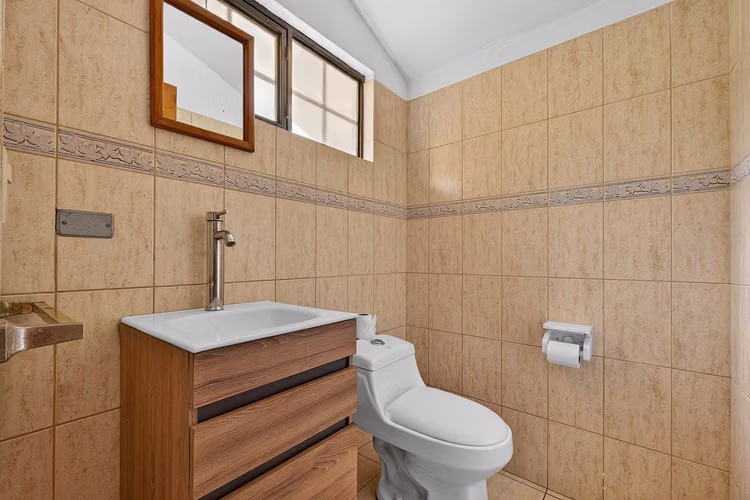 Casa Martín Pescador | Casa con piscina, 3 hab y 2.5 baños a pie de la playa en Las Palmas - Imagen 18