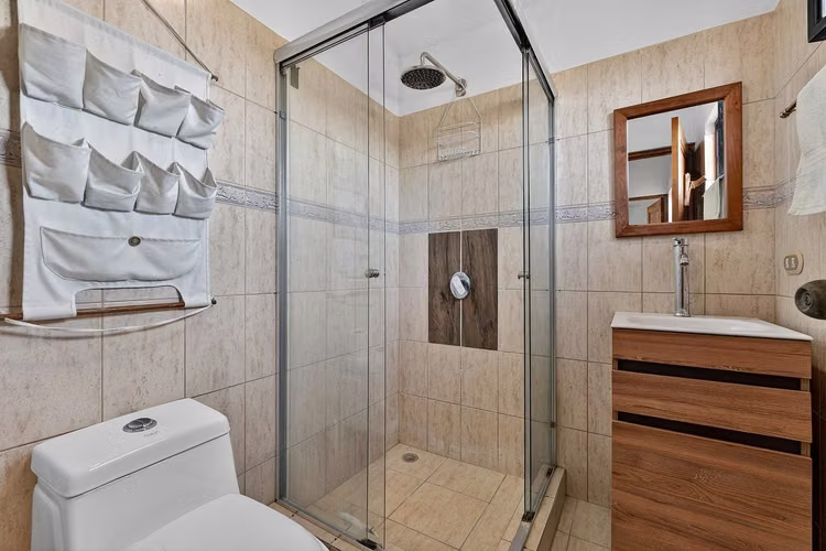 Casa Martín Pescador | Casa con piscina, 3 hab y 2.5 baños a pie de la playa en Las Palmas - Imagen 20