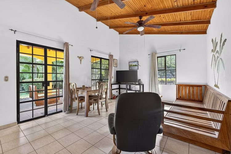 Casa Martín Pescador | Casa con piscina, 3 hab y 2.5 baños a pie de la playa en Las Palmas - Imagen 4