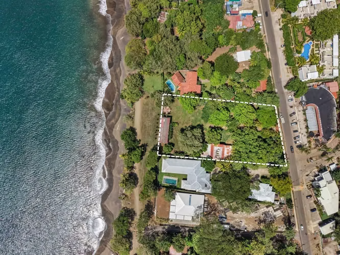 Mangos Beachfront | Propiedad frente al mar de 1.29 acres en Playas del Coco - Imagen 3