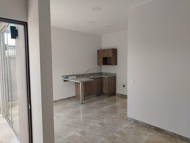 ALQUILER MODERNO APARTAMENTO EN LA TRINIDAD DE MORAVIA, EN UNA EXCELENTE UBICACIÓN TRANQUILA Y SEGURA