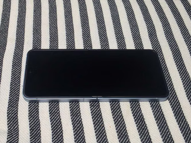 Se vende Galaxy Z Flip6 - Imagen 2