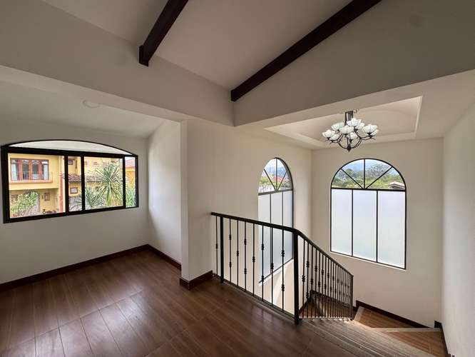 Casa Exclusiva en Condominio, Tres Ríos