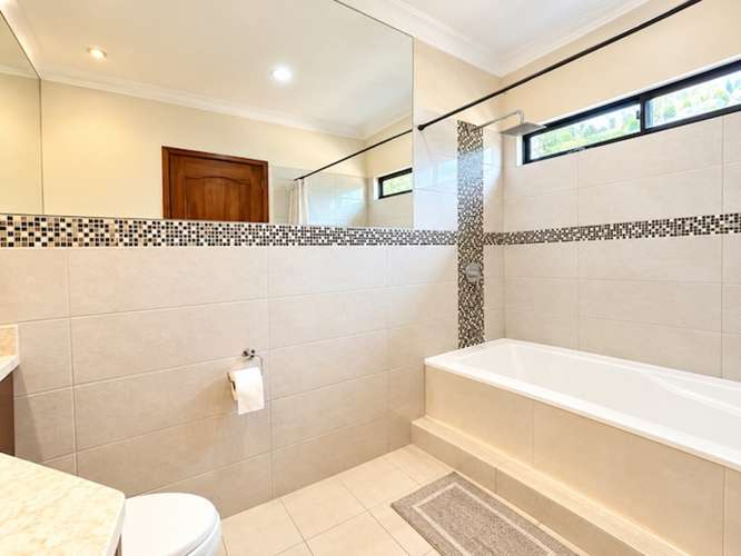 Casa en Venta en Puerta de Hierro, Santa Ana | 3 Habitaciones y Piscina Privada ID27610 - Imagen 17