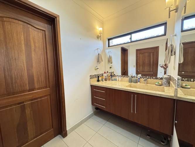 Casa en Venta en Puerta de Hierro, Santa Ana | 3 Habitaciones y Piscina Privada ID27610 - Imagen 16