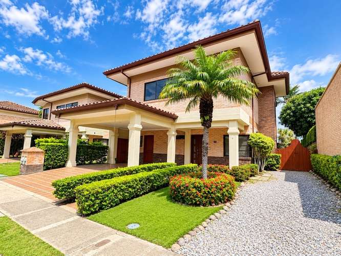 Casa en Venta en Puerta de Hierro, Santa Ana | 3 Habitaciones y Piscina Privada ID27610 - Imagen 1