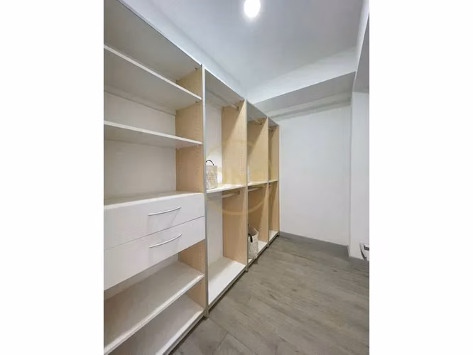 Exclusivo Apartamento Moderno en Escazú con Piscina y Gimnasio - Imagen 17