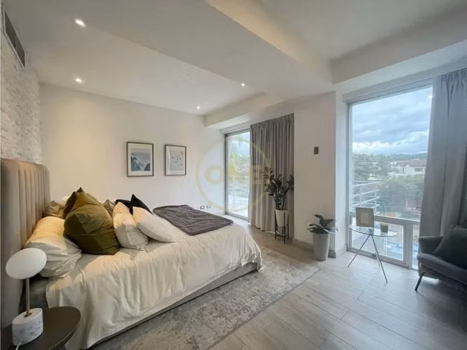 Exclusivo Apartamento Moderno en Escazú con Piscina y Gimnasio - Imagen 9