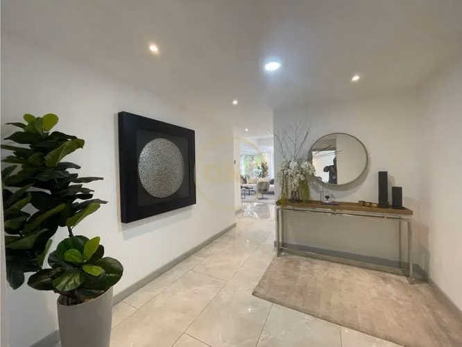 Exclusivo Apartamento Moderno en Escazú con Piscina y Gimnasio - Imagen 5