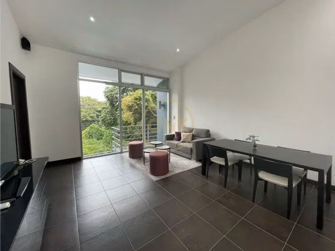 Exclusivo Apartamento Moderno en Escazú con Piscina y Gimnasio - Imagen 4