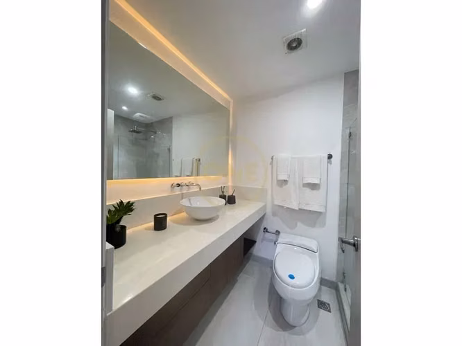 Exclusivo Apartamento Moderno en Escazú con Piscina y Gimnasio - Imagen 13