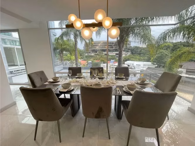 Exclusivo Apartamento Moderno en Escazú con Piscina y Gimnasio - Imagen 3