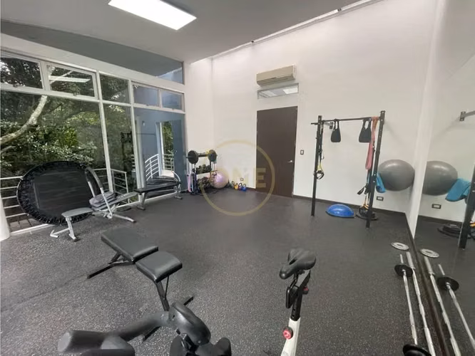 Exclusivo Apartamento Moderno en Escazú con Piscina y Gimnasio - Imagen 19