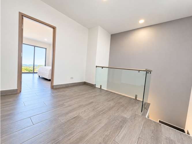 MODERNA CASA EN VENTA EN GUACHIPELÍN DE ESCAZÚ - Imagen 11