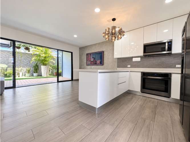 MODERNA CASA EN VENTA EN GUACHIPELÍN DE ESCAZÚ - Imagen 9