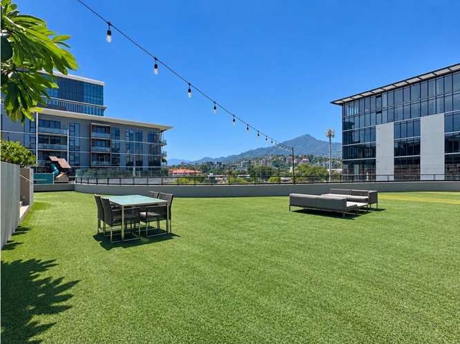 Apartamento con terraza y amueblado en Escazú Village - Imagen 9