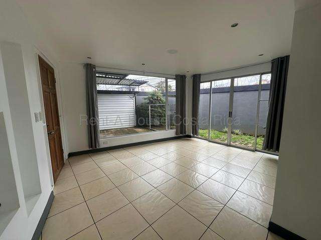 Venta de Casa ESQUINERA en Moravia-La Trinidad RZ - Imagen 4