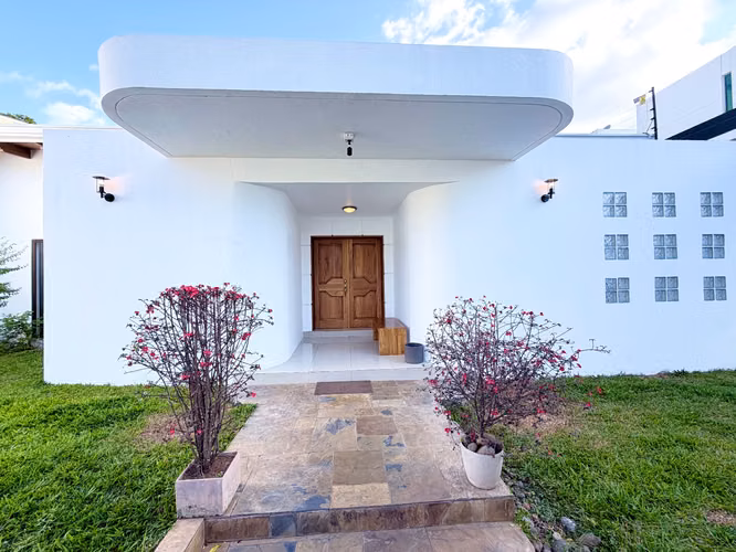 Casa Independiente| Trejos Montealegre, Escazú| $670,000