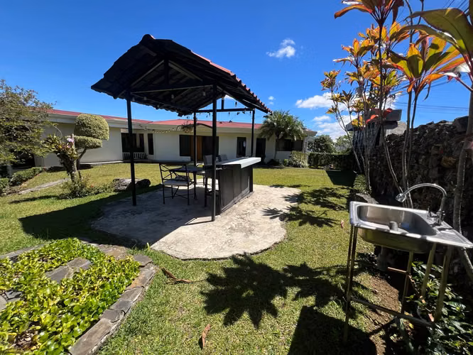 Casa Exclusiva en San Antonio de Escazú | Vistas Panorámicas, Amplios Jardines y Máxima Privacidad - Imagen 6