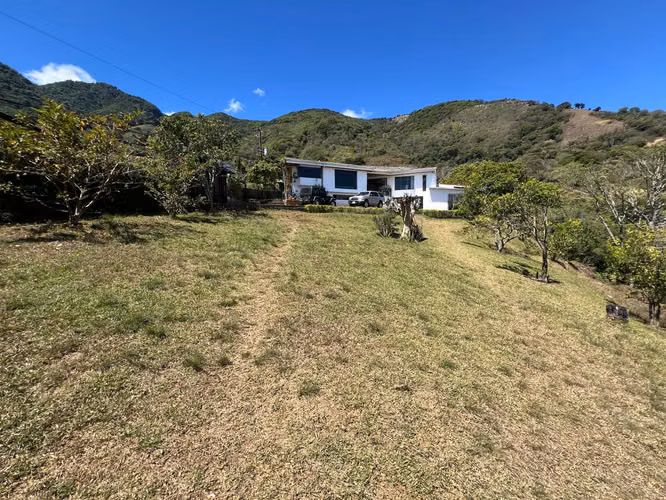 Casa Exclusiva en San Antonio de Escazú | Vistas Panorámicas, Amplios Jardines y Máxima Privacidad - Imagen 8