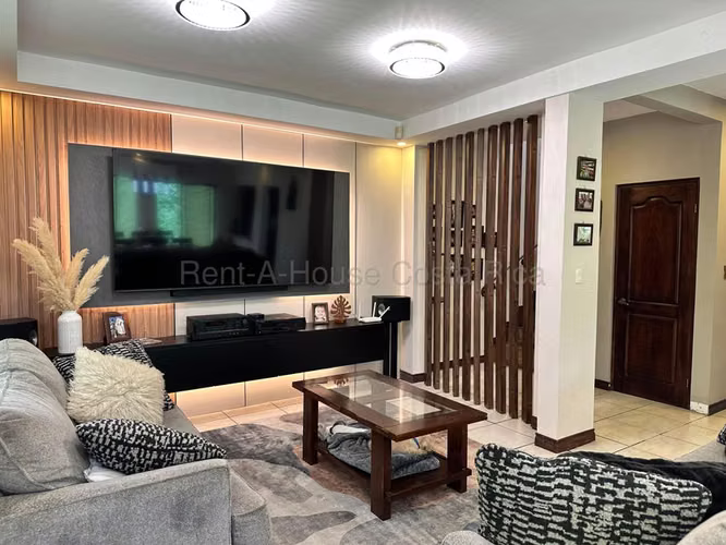 Venta casa en La Ribera Belén con beneficio extra - Imagen 3
