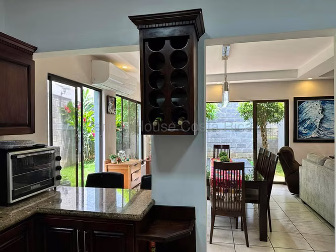 Venta casa en La Ribera Belén con beneficio extra - Imagen 5