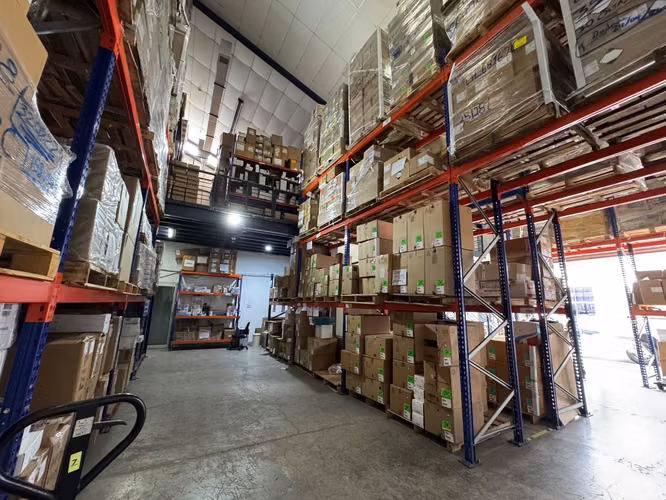 ALQUILER DE OFI-BODEGA EN GUACHIPELIN DE ESCAZÚ,FRENTE COLEGIO BLUE VALLEY - Imagen 7