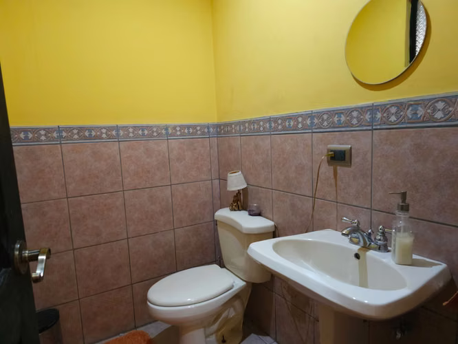 Propiedad con Casa de 4 habitaciones Semi Amueblada en Rohrmoser, San José - Imagen 7