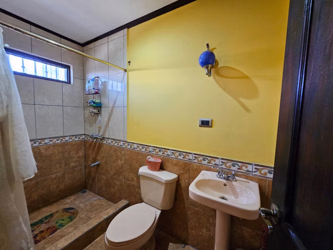 Propiedad con Casa de 4 habitaciones Semi Amueblada en Rohrmoser, San José - Imagen 16