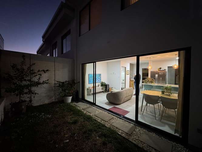 Se vende exclusiva casa en Escazú, Guachipelin, Condominio Bali. - Imagen 2