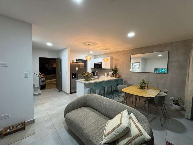 Se vende exclusiva casa en Escazú, Guachipelin, Condominio Bali.