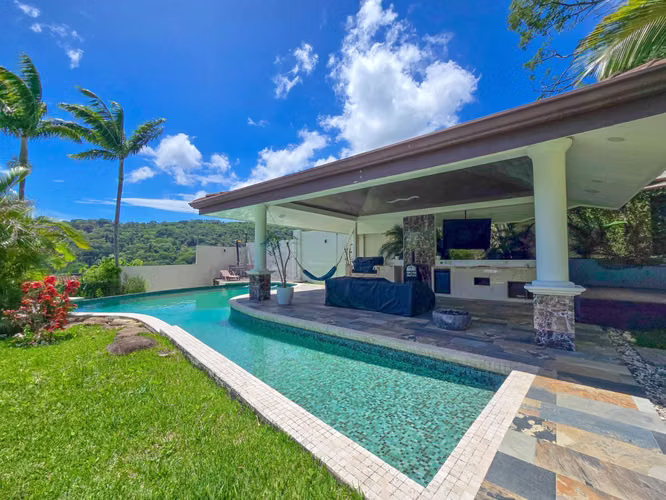Lujosa Casa con Piscina Privada y Espectaculares Vistas / Piedades Santa Ana / 5 Habit. / 605 m² - Imagen 6