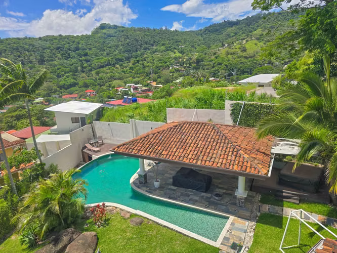 Lujosa Casa con Piscina Privada y Espectaculares Vistas / Piedades Santa Ana / 5 Habit. / 605 m² - Imagen 10