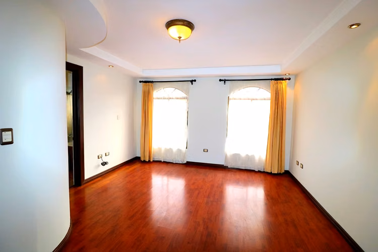 Condo de 3 habit. con jardín x Distrito 4 Guachipelín Escazú