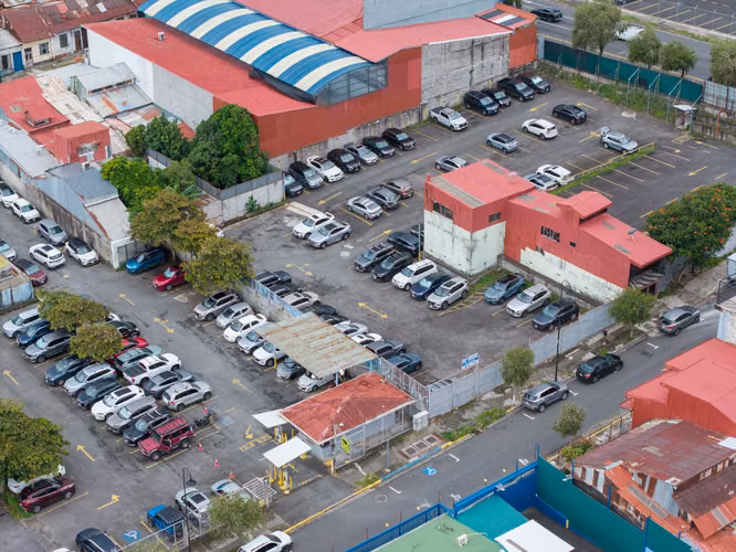 Parqueo Público en funcionamiento - Imagen 4