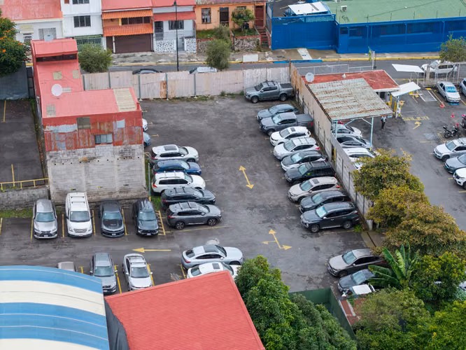 Parqueo Público en funcionamiento - Imagen 3