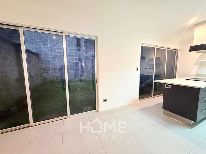 Alquiler de amplia Casa en Rio Oro de Santa Ana dentro de exclusivo condominio