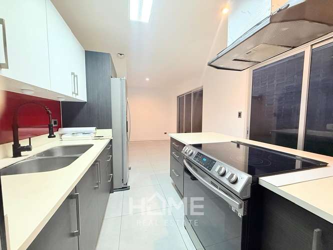 Alquiler de amplia Casa en Rio Oro de Santa Ana dentro de exclusivo condominio