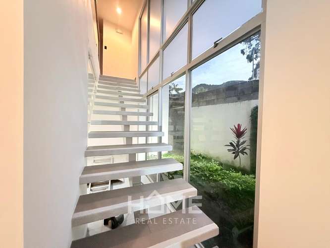 Alquiler de amplia Casa en Rio Oro de Santa Ana dentro de exclusivo condominio