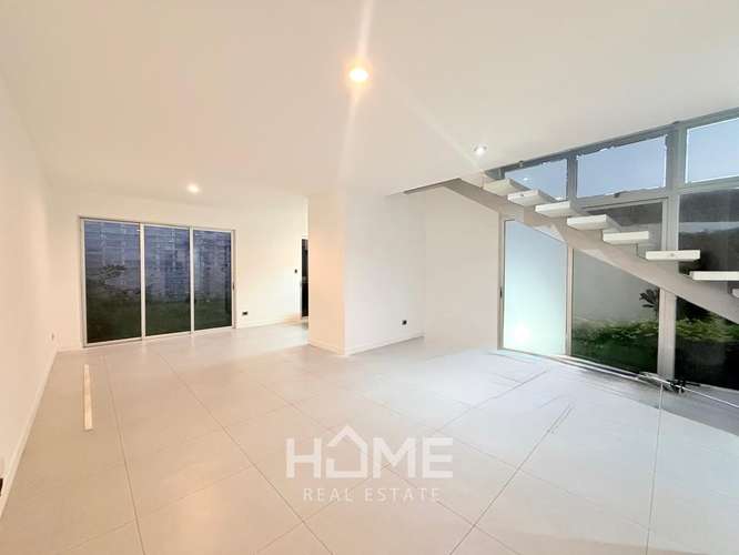 Alquiler de amplia Casa en Rio Oro de Santa Ana dentro de exclusivo condominio