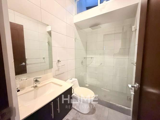 Alquiler de amplia Casa en Rio Oro de Santa Ana dentro de exclusivo condominio